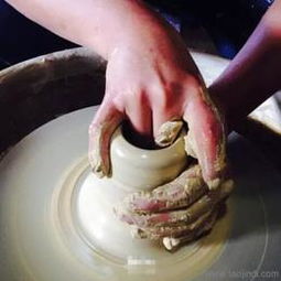 陶瓷工藝美術與旅游文化產業的融合——以海南紅坎嶺文化發展有限責任公司為例